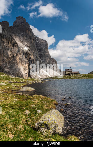 Die italienischen alpinen Verein besessen Tribulaun Hütte Berghütte in der tribulaun Berge im Sud Tirol Teil der Stubaier Alpen Stockfoto