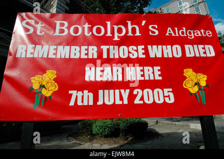 Kirche St Botolph gedenkt der Opfer der Aldgate unterirdischen Terroranschlag am 7. Juli 2005, London, Großbritannien 28. August 2005 Stockfoto