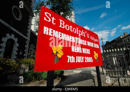 Kirche St Botolph gedenkt der Opfer der Aldgate unterirdischen Terroranschlag am 7. Juli 2005, London, Großbritannien 28. August 2005 Stockfoto