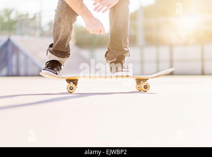 USA, Florida, West Palm Beach, Mann Skateboarden im skatepark Stockfoto