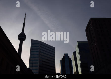 Kanada, Toronto, niedrigen Winkel Ansicht der Stadtturm Architektur und Kommunikation Stockfoto