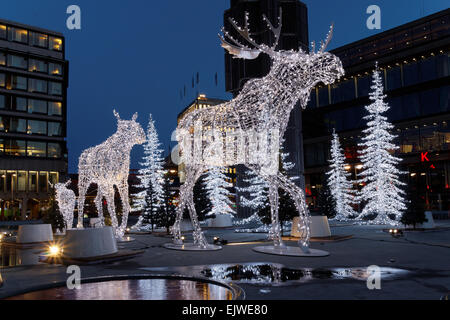 Weihnachtsdeko Elch Licht im Zentrum von Stockholm Stockfoto
