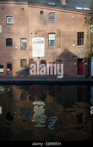 Canalside Gebäuden auf Gas Street, Birmingham Kanal alte Linie. Stockfoto