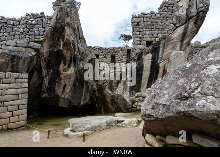 Peru, Machu Picchu.  Tempel des Kondors. Stockfoto