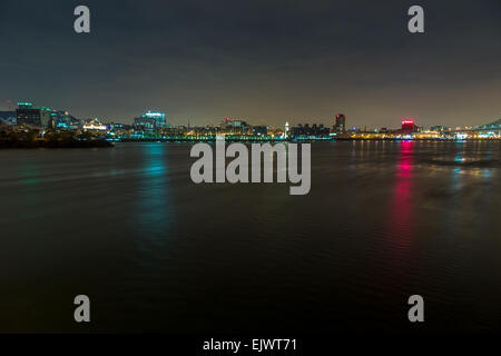 Montreal Downtown und Pont Jacques-Cartier von Pont De La Concorde, St.-Lorenz-Strom Stockfoto