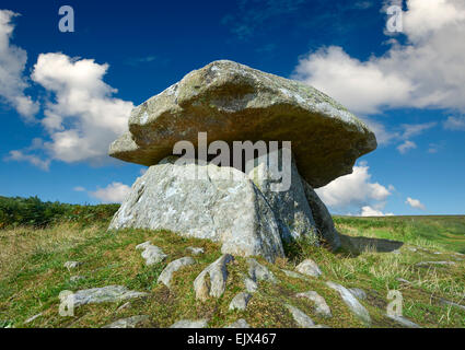 Chûn Quoit, megalithischen Bestattung Hünengrab aus der Jungsteinzeit ca. 2400 v. Chr., in der Nähe von Morvah auf das Naturschutzgebiet Chun Stockfoto