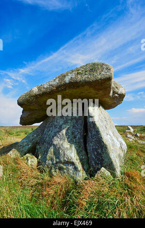 Chûn Quoit, megalithischen Bestattung Hünengrab aus der Jungsteinzeit ca. 2400 v. Chr., in der Nähe von Morvah auf das Naturschutzgebiet Chun Stockfoto