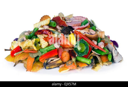 Der Haufen von dem essbaren verwesenden organischen aus einer Mülltonne liegt auf einem weißen Tisch Stockfoto