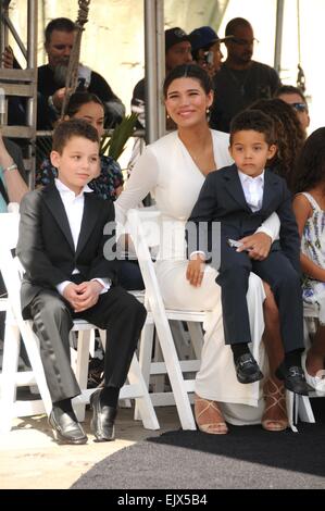 Los Angeles, Kalifornien, USA. 1. April 2015. 1. April 2015 - Los Angeles, Kalifornien, USA - PALOMA JIMENEZ und Kinder (Vin Diesel Frau) bei der Vin Diesel Hand & Footprint Zeremonie, Hollywood. Bildnachweis: Paul Fenton/ZUMA Draht/Alamy Live-Nachrichten Stockfoto