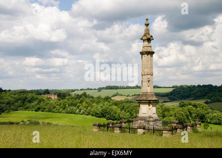 Dollar - Chilterns - Hughenden - Hill Top Denkmal für Isaac D'Israeli - Benjamin Disraeli Vater - Hughenden Manor in Ferne Stockfoto