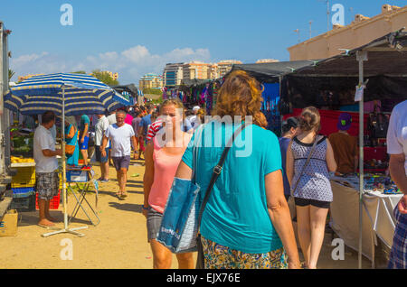 Murcia, Spanien 23. August 2014: Market Street typische voll Sommer und verschiedene Artikel an 23. August 2014 in Murcia, Spanien Stockfoto
