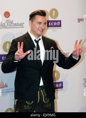 Berlin, Deutschland. 26. März 2015. Österreichische Sänger Andreas Gabalier posiert vor der Echo Music Awards-Zeremonie in Berlin, Deutschland, 26. März 2015. Foto: XAMAX/Dpa/Alamy Live News Stockfoto