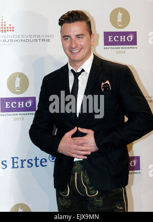 Berlin, Deutschland. 26. März 2015. Österreichische Sänger Andreas Gabalier posiert vor der Echo Music Awards-Zeremonie in Berlin, Deutschland, 26. März 2015. Foto: XAMAX/Dpa/Alamy Live News Stockfoto