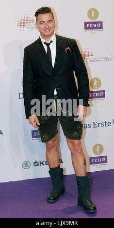 Berlin, Deutschland. 26. März 2015. Österreichische Sänger Andreas Gabalier posiert vor der Echo Music Awards-Zeremonie in Berlin, Deutschland, 26. März 2015. Foto: XAMAX/Dpa/Alamy Live News Stockfoto