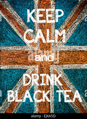 Ruhe bewahren und schwarzen Tee trinken. Vereinigtes Königreich (British Union Jack) Flagge, Vintage Handzeichnung mit Kreide auf die Tafel, humor Konzept Bild Stockfoto
