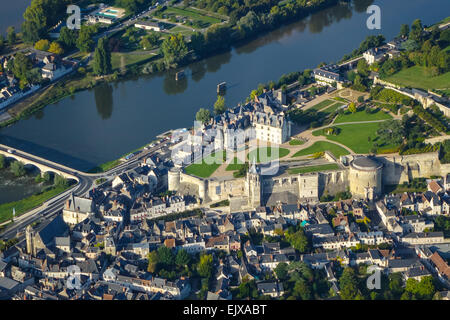 Amboise Stadt und das königliche Schloss aus der Luft. Stockfoto