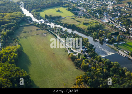 Camping le Moulin Fort neben Cher im Loire-Tal, Dorf Chisseaux, Luftbild Stockfoto