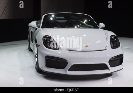 Manhattan, New York, USA. 1. April 2015. Die Enthüllung des neuen Porsche Boxster Spyder auf der 2015 New York International Auto Show, Jacob Javits Center, Mittwoch, 1. April 2015. Bildnachweis: Bryan Smith/ZUMA Draht/Alamy Live-Nachrichten Stockfoto