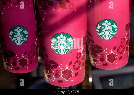 Starbucks Kaffeetassen Schild, Prag, Tschechien Stockfoto