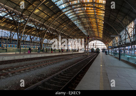 Ankunftshalle des Flughafens Prag Hauptbahnhof, Prag, Tschechische Republik Stockfoto