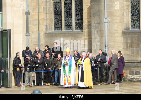 Sheffield, UK. 2. April 2015. Ihre Majestät die Königin besucht Sheffield Cathedral zum ersten Mal für die traditionellen Gründonnerstag wo sie 89 Pence 178 Männer und Frauen geben. Bildnachweis: Matthew Chattle/Alamy Live-Nachrichten Stockfoto