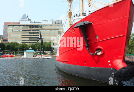 Rote Schiff außerhalb das national Aquarium in Baltimore, Maryland, USA Stockfoto