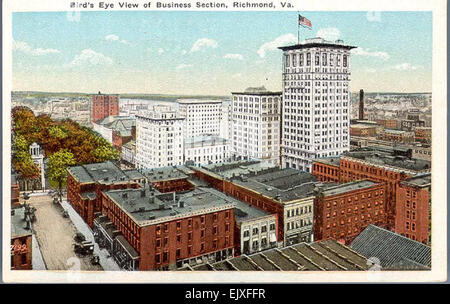 Diese Postkartensammlung aus dem frühen 20. Jahrhundert bietet einen Blick aus der Vogelperspektive auf Richmond, Virginia, und zeigt das Geschäftsviertel der Stadt zu einer Zeit, als viele Gebäude und Strukturen noch in ihrer ursprünglichen Form waren. Die Bilder geben Einblicke in die sozialen und kulturellen Einstellungen der Epoche und dokumentieren die Stadt, bevor es zu vielen Veränderungen kam. Der Postkartenwahnsinn, der durch den Private Mailing Card Act von 1898 angeheizt wurde, hat das tägliche Leben und architektonische Details der Zeit erfasst. Stockfoto