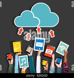 Hände halten Digitalgeräten Cloud Networking Stockfoto
