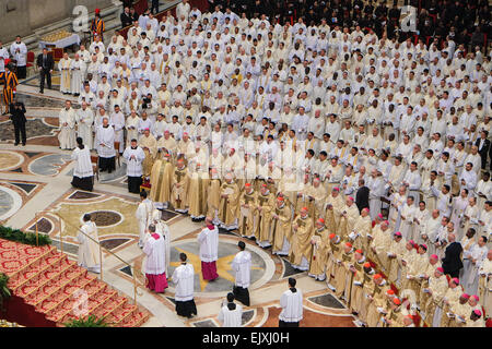 Vatikan-Stadt. 2. April 2015. Franziskus, Chrisam-Messe 2015 - Credit: Wirklich einfach Star/Alamy Live-Nachrichten Stockfoto