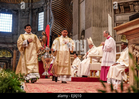 Vatikan-Stadt. 2. April 2015. Franziskus, Chrisam-Messe 2015 - Credit: Wirklich einfach Star/Alamy Live-Nachrichten Stockfoto