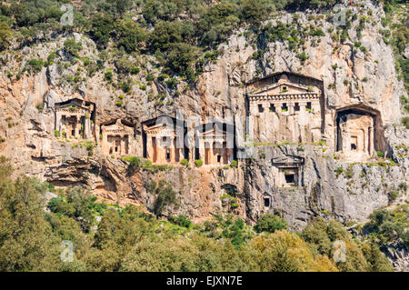 Lykische Felsengräber in der Nähe von Dalyan Fluss, Provinz Mugla, ägäische Region, Türkei Stockfoto