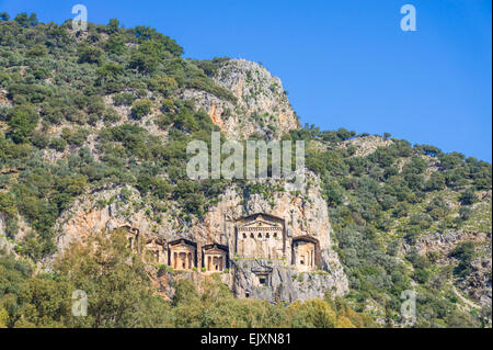 Lykische Felsengräber in der Nähe von Dalyan Fluss, Provinz Mugla, ägäische Region, Türkei Stockfoto