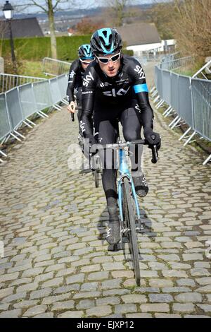 Flandern (Belgien). 2. April 2015. Team Sky Radsport Team Praktiken vor der Flandern-Rundfahrt de Veranstaltung. Geraint Thomas (Team Sky), Puccio Salvatore (Team Sky) und Rowe Lukas (Team Sky) Credit: Action Plus Sport Bilder/Alamy Live News Stockfoto