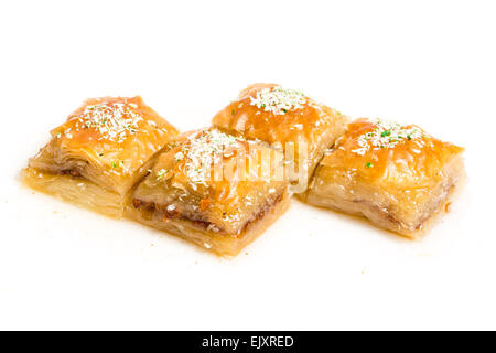 Feuchte Dessert mit Kokos isoliert auf weißem Hintergrund Stockfoto