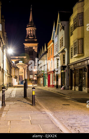 Blick hinunter Turl Street, Oxford auf die Turmspitze des Lincoln College Library, ein College der Oxford University, hier in der Nacht zu sehen Stockfoto