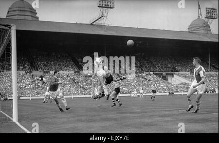 FA-Cup-Finale im Wembley-Stadion. Wolverhampton Wanderers 3 V Blackburn Rovers 0. Aktion aus dem Spiel. 7. Mai 1960. Stockfoto