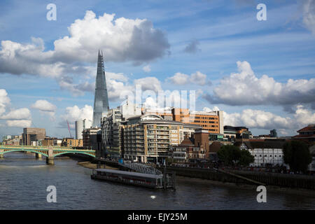 Blick auf die Themse und Renzo Piano Wahrzeichen Wolkenkratzer The Shard Stockfoto