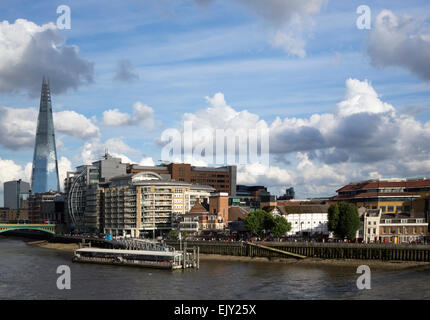 Blick auf die Themse und Renzo Piano Wahrzeichen Wolkenkratzer The Shard Stockfoto