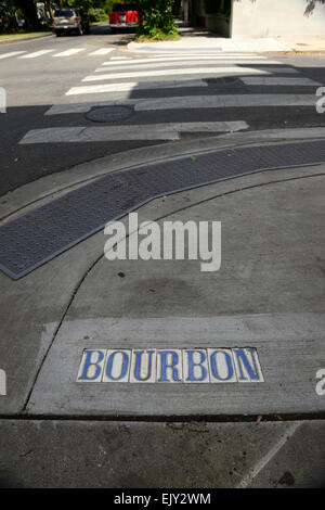 Bürgersteig Zeichen Bourbon street Fliese Fliesen gekachelt französische Viertel new Orleans LA Beschilderung RM USA Stockfoto