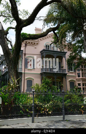 Historisches Hausgarten Bezirk New Orleans St. Charles Avenue Gehäuse posh Bereich wohlhabende reiche Architektur RM USA gut dazu Stockfoto