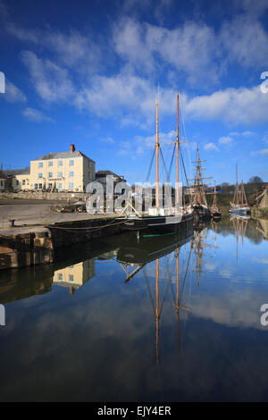 Der historische Hafen von Charlestown in der Nähe von St Austell an der Süd Küste von Cornwall, in der Fernsehapparat Reihe Poldark verwendet. Stockfoto