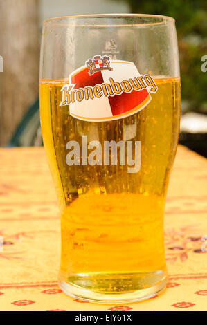 Pint Glas Kronenbourg Bier Stockfoto