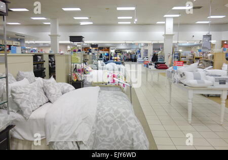 Betten und Matratzen auf den Verkauf in einem Kaufhaus in Toronto, Kanada Stockfoto