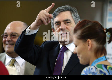 Gordon Brown tourt den MANCAT Campus, Ashton alte Straße.  Foto: Chris Bull Stockfoto