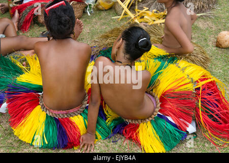 Yap Mädchen in traditioneller Kleidung auf Yap Day Festival, Insel Yap, Föderierte Staaten von Mikronesien Stockfoto