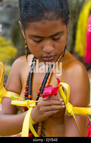 Vorbereitung auf Yap Day Festival, Insel Yap, Föderierte Staaten von Mikronesien Yap-Mädchen Stockfoto