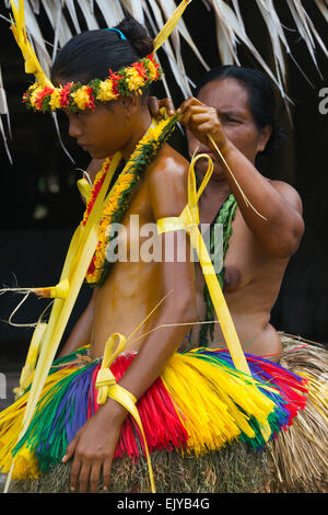 Yapesen Vorbereitung auf Yap Day Festival, Insel Yap, Föderierte Staaten von Mikronesien Stockfoto