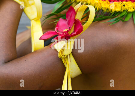 Yap Mädchen tragen Blume auf Yap Day Festival, Insel Yap, Föderierte Staaten von Mikronesien Stockfoto