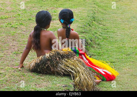 Yap Mädchen in traditioneller Kleidung auf Yap Day Festival, Insel Yap, Föderierte Staaten von Mikronesien Stockfoto