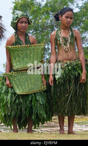 Yap Mädchen in traditioneller Kleidung auf Yap Day Festival, Insel Yap, Föderierte Staaten von Mikronesien Stockfoto